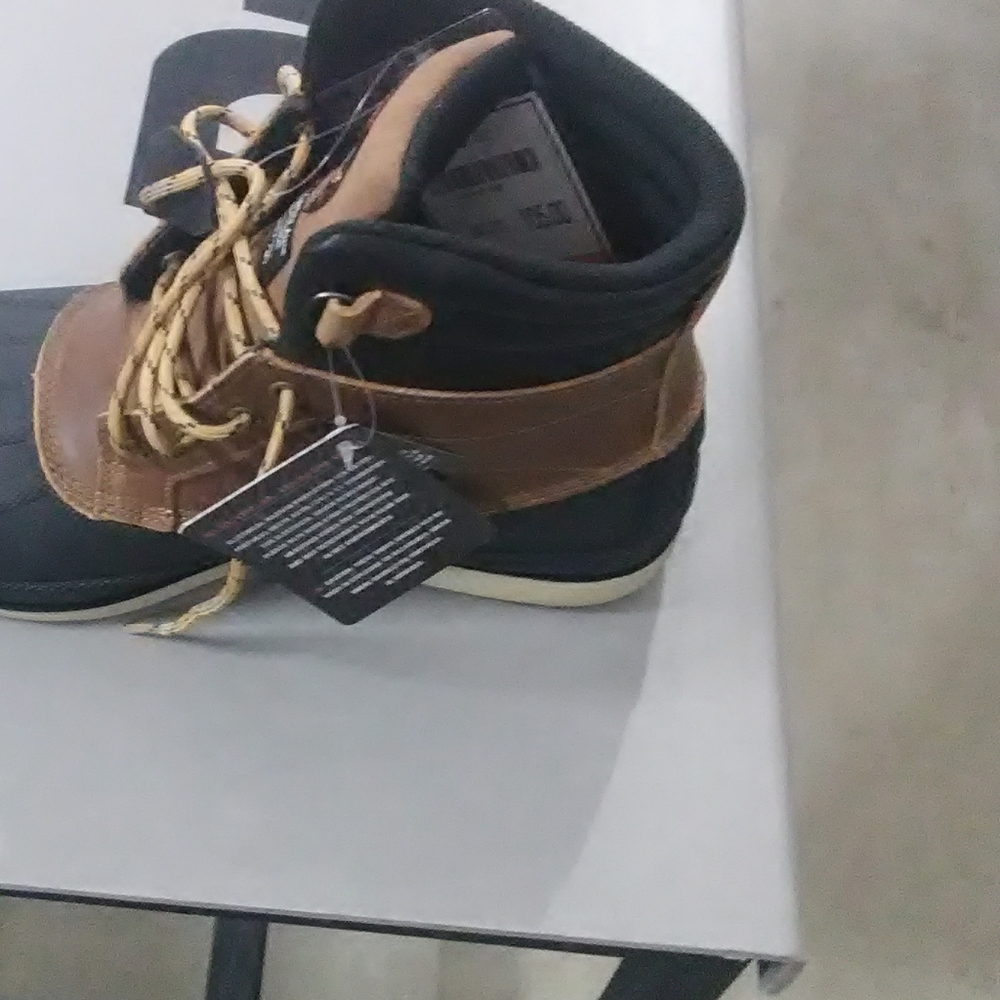 Work boots - Picture 3 of 3